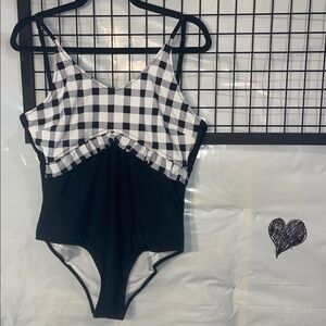 Cupshe Black and White Swimsuit